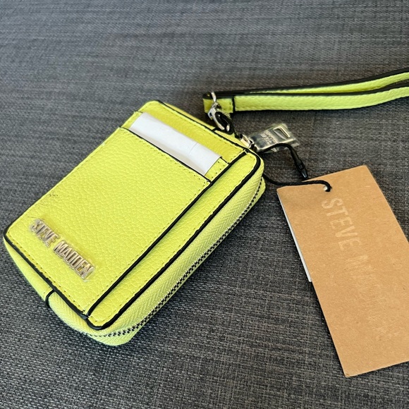 Steve Madden Handbags - NWT STEVE MADDEN ZIP AROUND CARDHOLDER SMALL WALLET CARD CASE